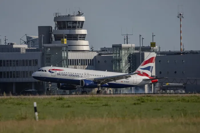 Framed Print : Dusseldorf Airport, DUS, British Airways Airbus A320