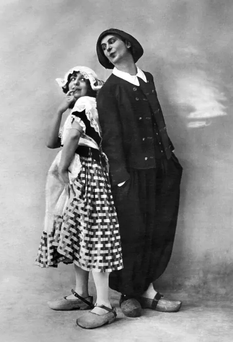Framed Print : Dutch couple, 1930s, Holland