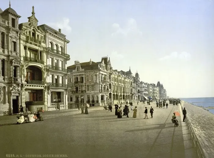 Framed Print : The dyke, beach promenade in Ostend