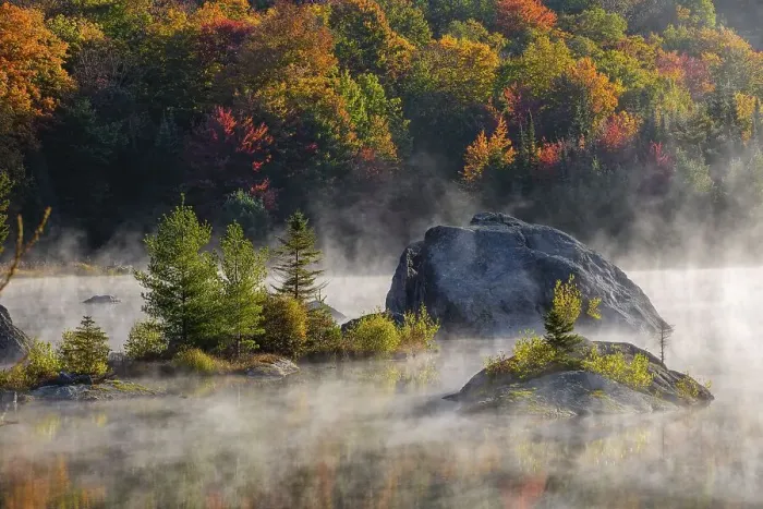 Framed Print : Early morning mist on lake in Autumn Framed Print : Early morning mist on lake in Autumn