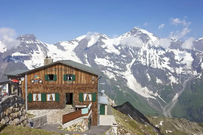 Framed Print : Edelweisshut on Mt Edelweiss-Spitze