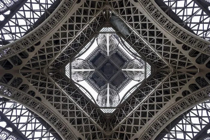 Framed Print : Eiffel Tower, seen from beneath Framed Print : Eiffel Tower, seen from beneath