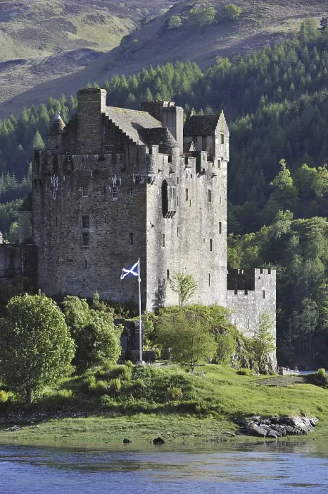 Framed Print : Eilean Donan Castle in Loch Duich in the Western Highlands of Scotland