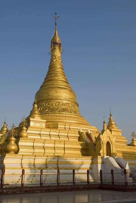 Framed Print : Eindawya Pagoda, Mandalay, Myanmar Framed Print : Eindawya Pagoda, Mandalay, Myanmar