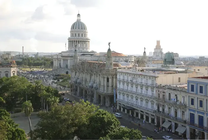 Framed Print : El Capitolio square, Havana, Cuba