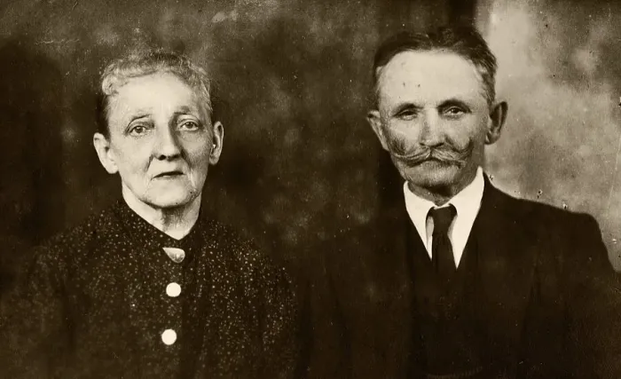 Framed Print : Elderly couple, historical photograph, circa 1920