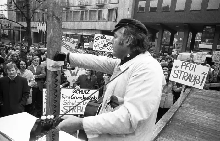 Framed Print : During the election campaign for the 1969 Bundestag elections