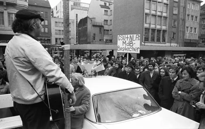 Framed Print : During the election campaign for the 1969 Bundestag elections