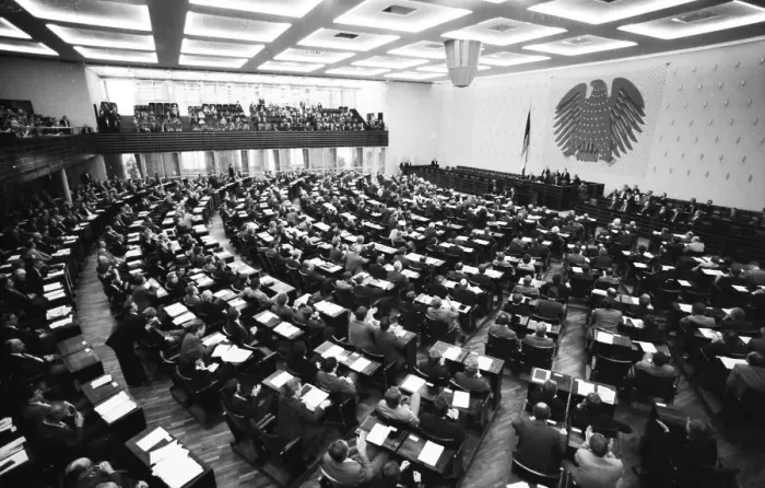 Framed Print : Election, swearing-in and presentation of the Schmidt Cabinet on 05