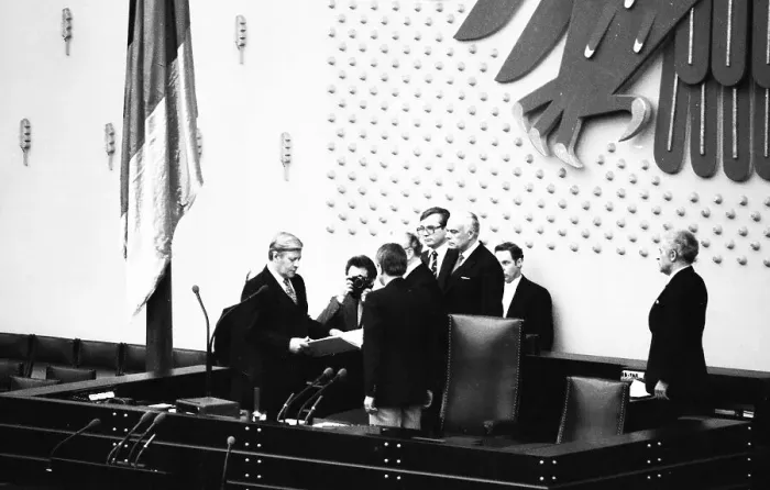 Framed Print : Election, swearing-in and presentation of the Schmidt cabinet on 05