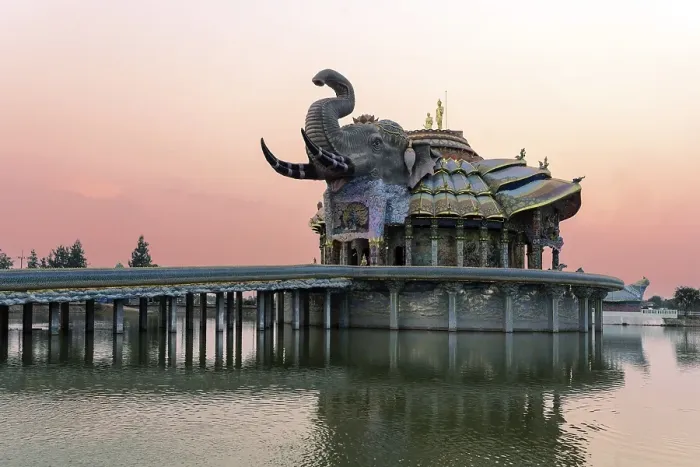 Framed Print : Elephants Temple Thep Wittayakhom Vihara