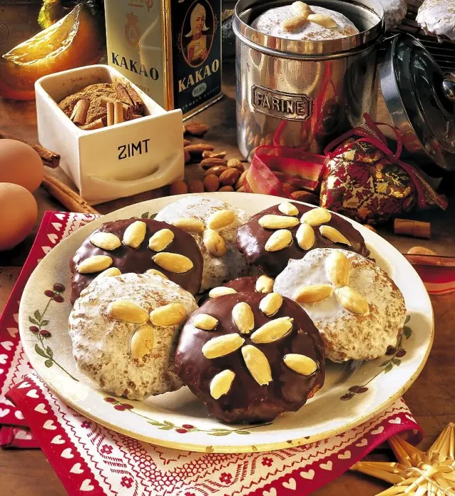 Framed Print : Elisenlebkuchen, lebkuchen or gingerbread from Nuremberg Framed Print : Elisenlebkuchen, lebkuchen or gingerbread from Nuremberg