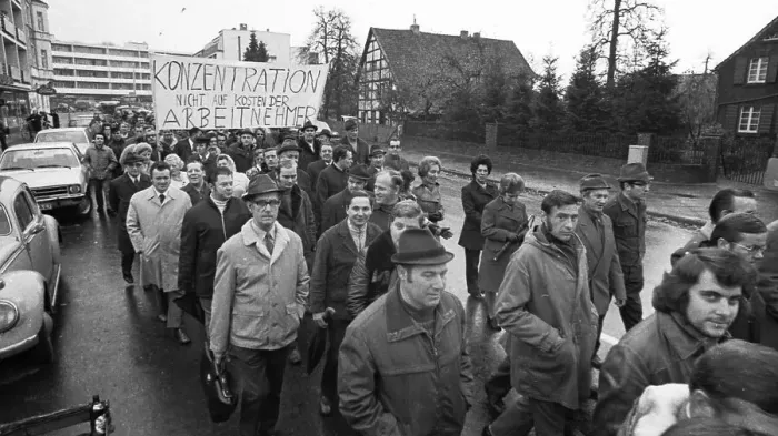 Framed Print : Employees of the Duesseldorf -Reisholz steel Framed Print : Employees of the Duesseldorf -Reisholz steel