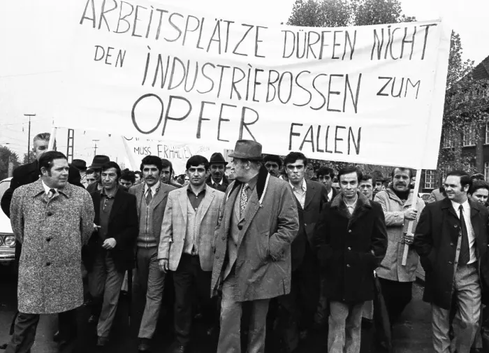 Framed Print : Employees of the Duesseldorf -Reisholz steel Framed Print : Employees of the Duesseldorf -Reisholz steel