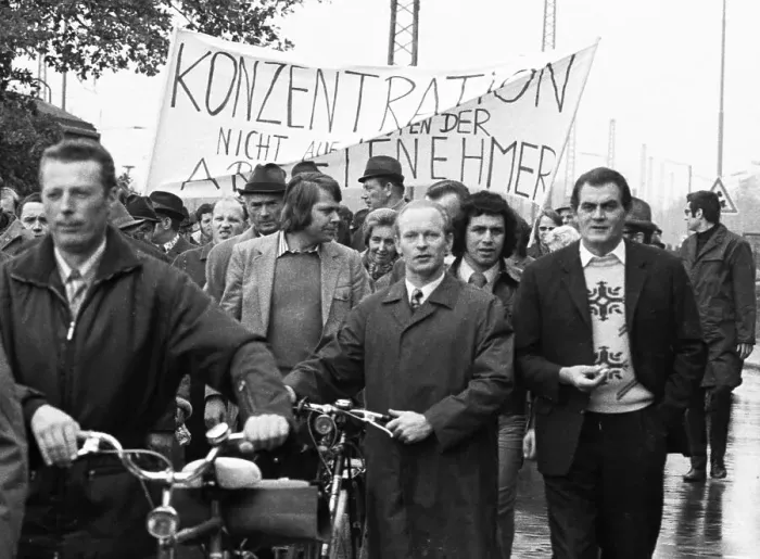 Framed Print : Employees of the Duesseldorf -Reisholz steel