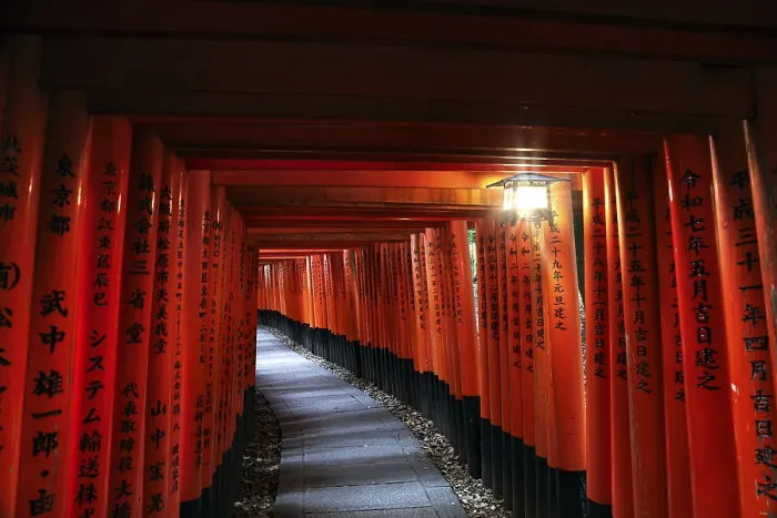 Framed Print : Endless looking avenue of bright red torii at Fushimi Inari Shrine in Kyoto Framed Print : Endless looking avenue of bright red torii at Fushimi Inari Shrine in Kyoto