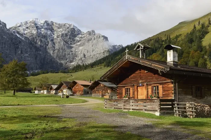 Framed Print : Engalm in front of Grubenkarspitze