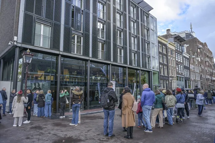 Framed Print : Entrance to the Anne Frank House Museum