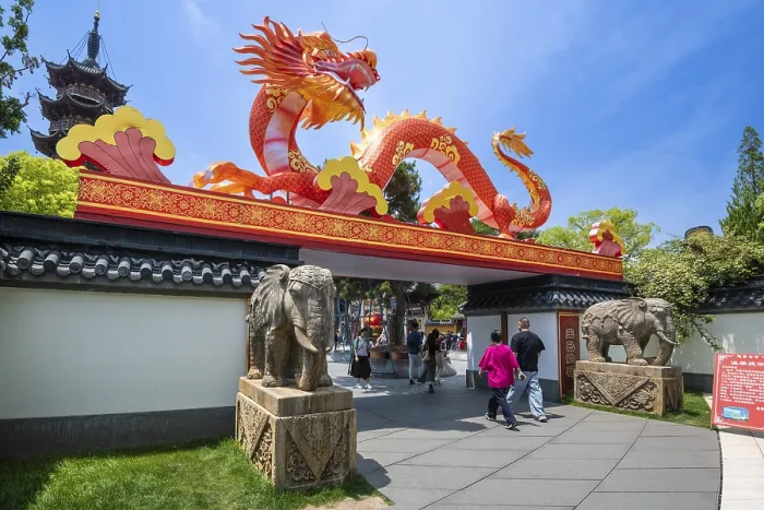 Framed Print : Entrance, Buddhist temple, Longhua Temple