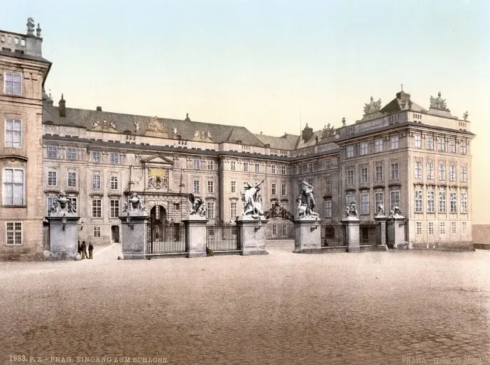 Framed Print : Entrance to the castle, Prague