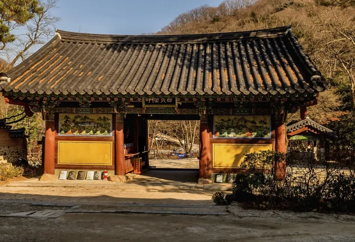 Framed Print : Entrance gate of Buddhist temple on sunny autumn morning Framed Print : Entrance gate of Buddhist temple on sunny autumn morning