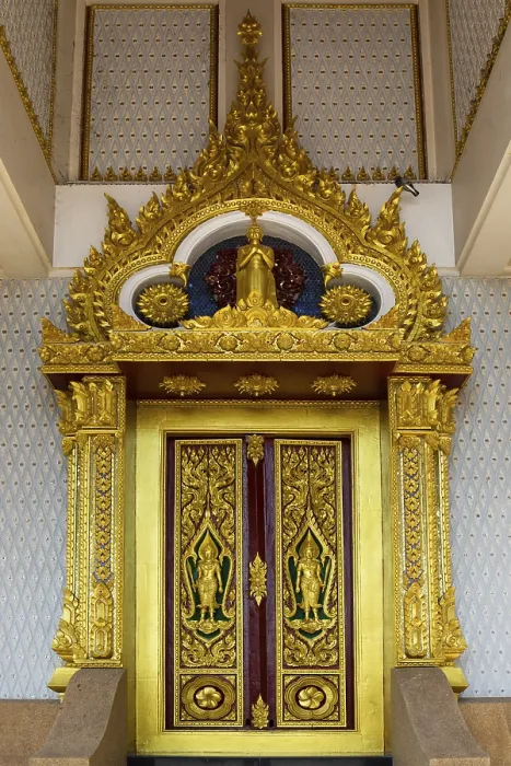 Framed Print : Entrance, gilded gate, holy bot of Wat Pa Saeng Arun