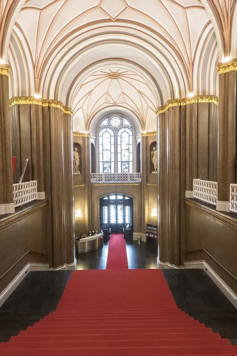 Framed Print : Entrance hall of the Rotes Rathaus with red carpet on the stairs Framed Print : Entrance hall of the Rotes Rathaus with red carpet on the stairs