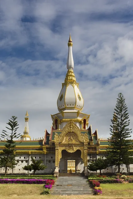 Framed Print : Entrance to Phra Maha Chedi Chai Mongkhon Pagoda