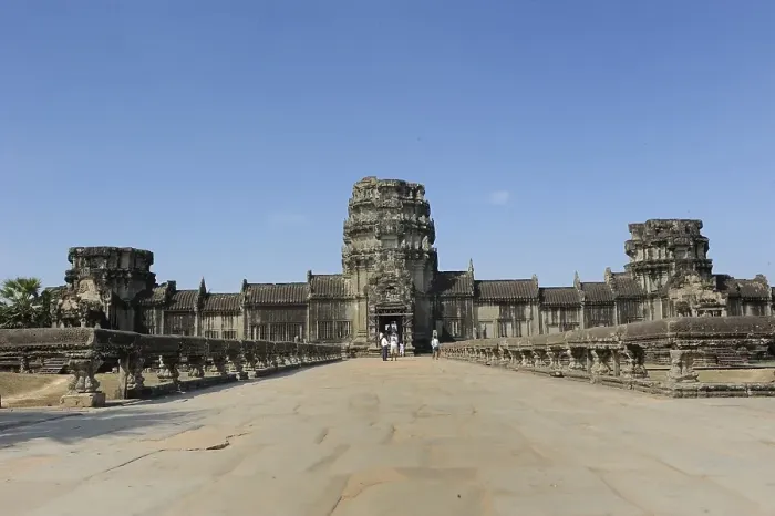Framed Print : Entrance to the temple of Angkor Wat Framed Print : Entrance to the temple of Angkor Wat