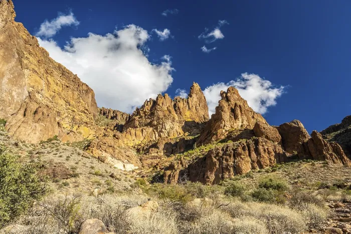 Framed Print : Epic mountain landscape scenery from the walking trail of the preserve park