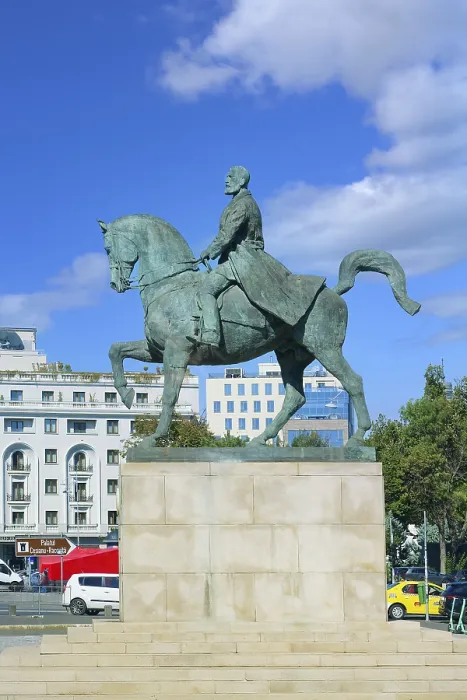 Framed Print : Equestrian statue of King Charles I of Romania in front of the University library
