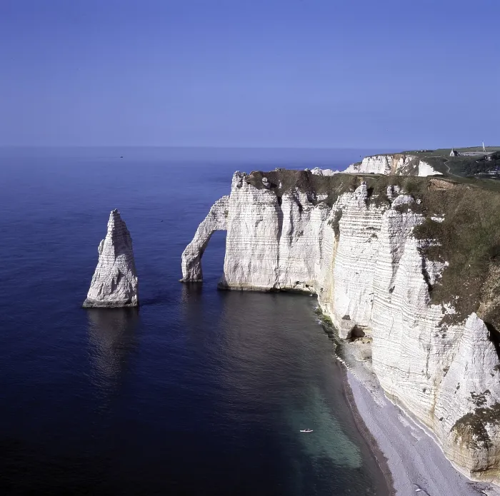Framed Print : Etretat, chalk cliffs tretat, chalk cliffs