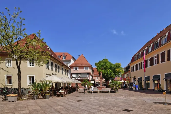 Framed Print : Ettlingen, Germany - August 13th 2025: Fountain at Ettlingen Schlosplatz town square on a sunny day in Germany Framed Print : Ettlingen, Germany - August 13th 2025: Fountain at Ettlingen Schlosplatz town square on a sunny day in Germany