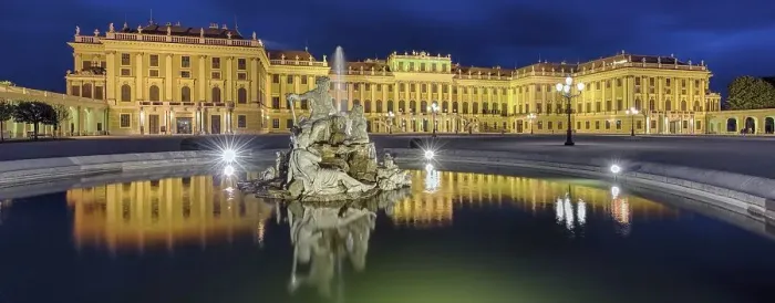 Framed Print : Evening atmosphere, Schoenbrunn Palace with reflection in the fountain