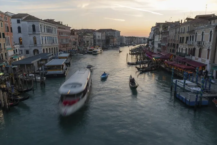 Framed Print : Evening light at sunset, view over the Grand Canal Framed Print : Evening light at sunset, view over the Grand Canal