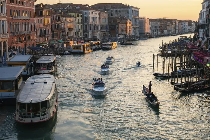 Framed Print : Evening light, view over the Grand Canal Framed Print : Evening light, view over the Grand Canal
