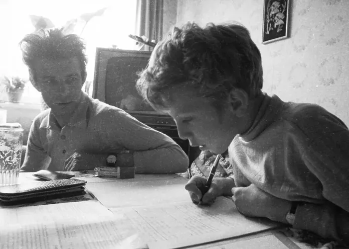 Framed Print : The everyday life of a family of a worker with three children on 18