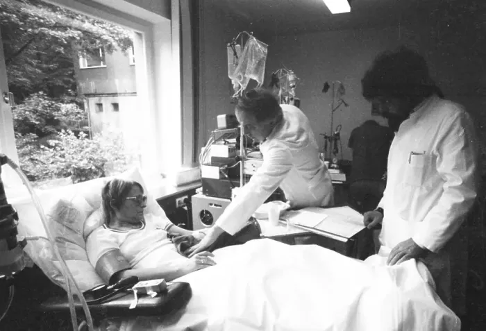 Framed Print : Everyday life at the General Hospital in October 1981