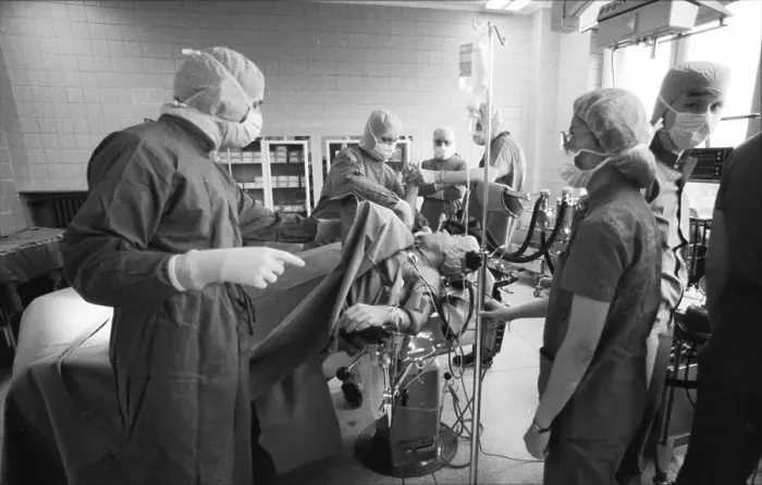 Framed Print : Everyday life at the General Hospital in October 1981