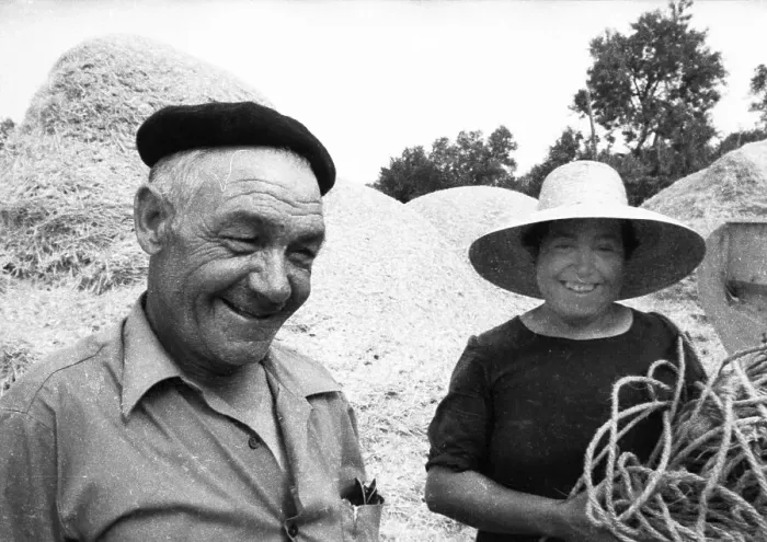 Framed Print : Everyday life of the inhabitants