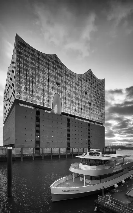 Framed Print : Excursion boat in front of the glass facade of the Elbe Philharmonic Hall