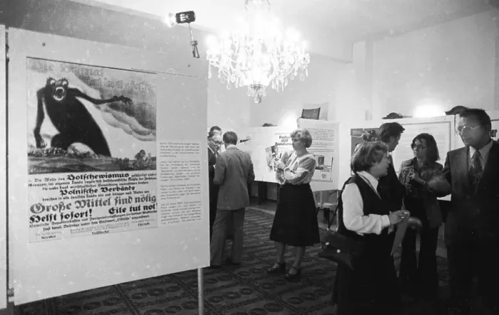 Framed Print : Exhibition of the German Peace Union (DFU)
