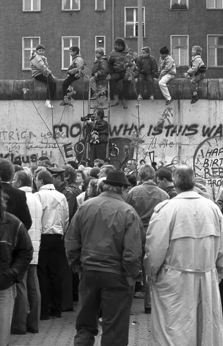 Framed Print : Fall of the Berlin Wall, Berlin, Germany, Europe