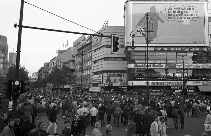 Framed Print : Fall of the Berlin Wall, shopping on Kurfuerstendamm Avenue