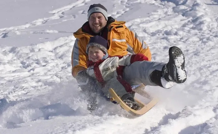 Framed Print : Familiy in the winter sleigh sledging on a sledge Framed Print : Familiy in the winter sleigh sledging on a sledge