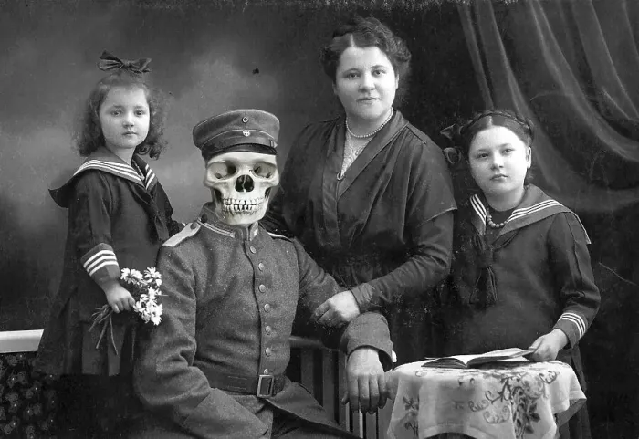 Framed Print : Family at the time of the First World War