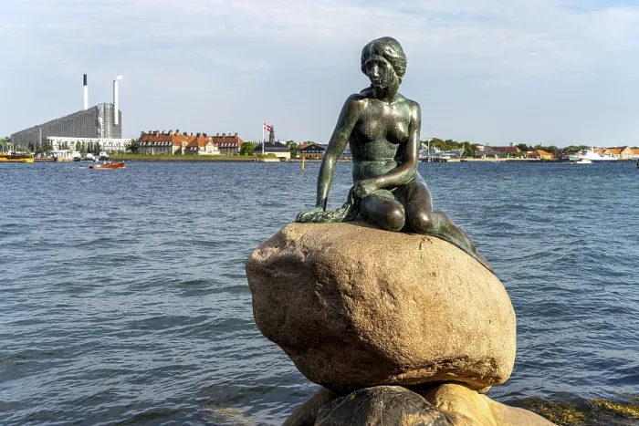 Framed Print : The famous bronze figure of The Little Mermaid - Den lille Havfrue - on the Langelinie waterfront promenade