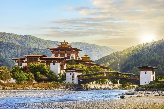 Framed Print : The famous Punakha Dzong with the wooden bridge