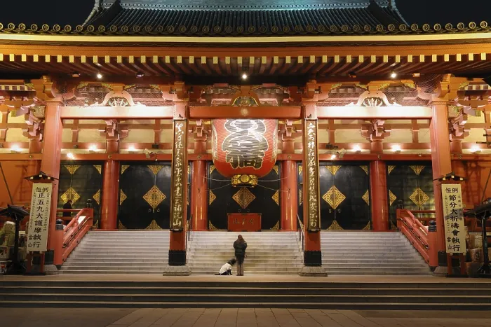 Framed Print : Famous Tokyo landmark, Asakusa Temple colorful entrance by night with silhouettes of prayer woman and big dog Framed Print : Famous Tokyo landmark, Asakusa Temple colorful entrance by night with silhouettes of prayer woman and big dog