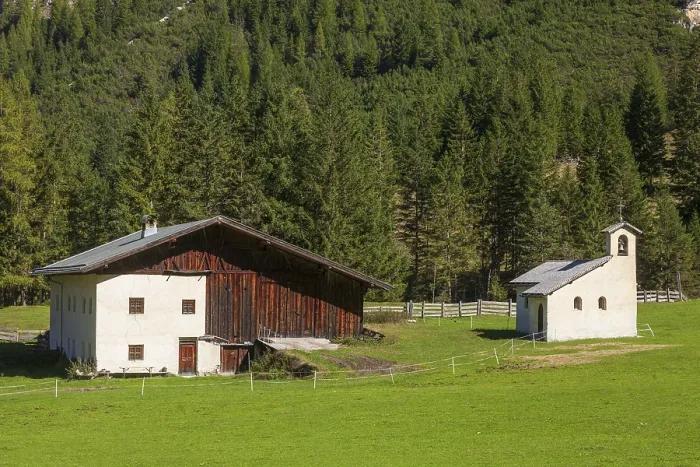 Framed Print : Farmhouses and chapel on the Issenangeralm in autumn